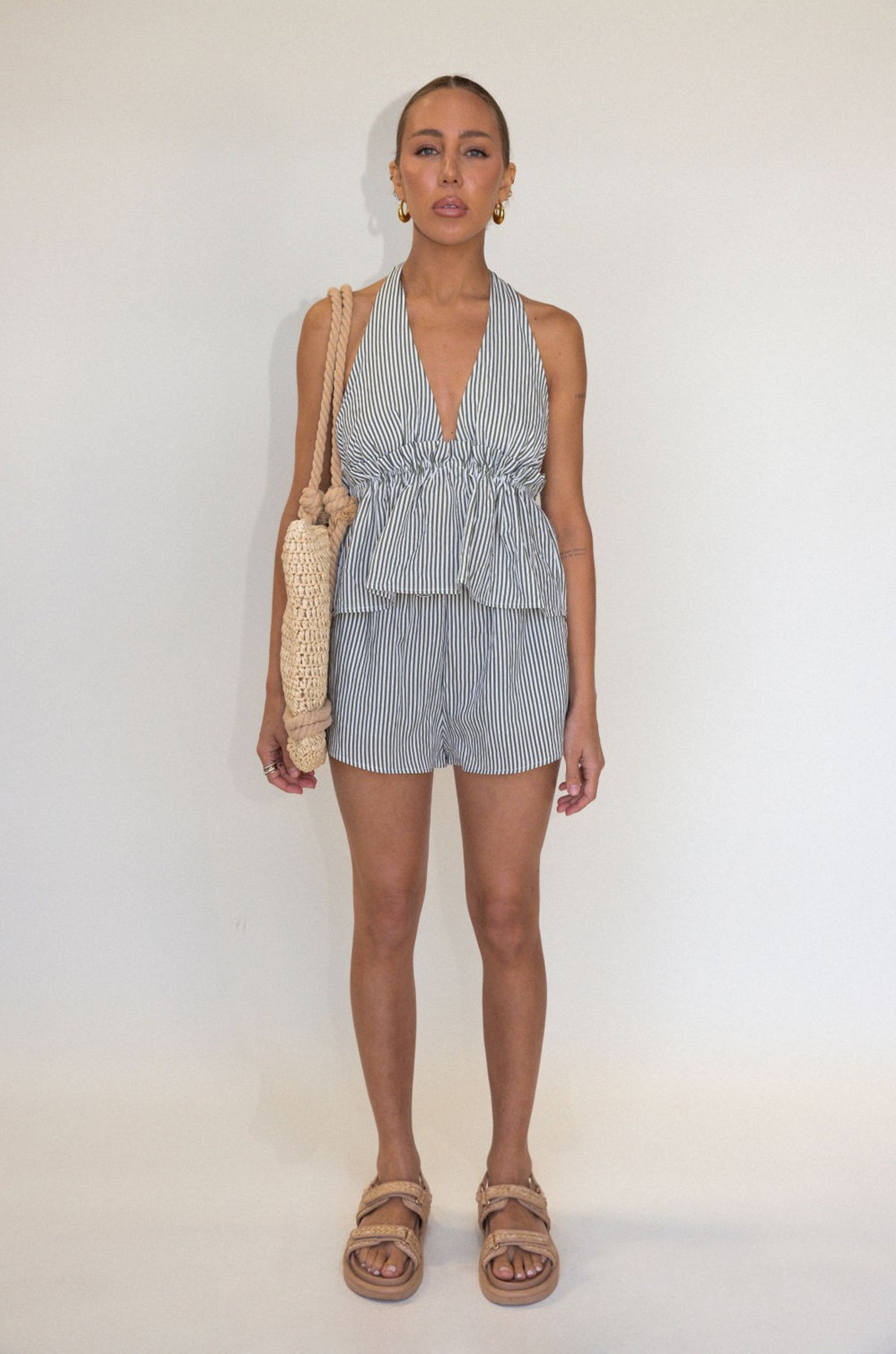 green and white Striped linen shorts
Adjustable waist tie
Side pockets
Unlined
summer outfit
resort vacation outfit