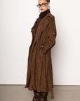 brown Faux suede long long trench coat
Collared
Adjustable waist tie
Back slit
Lined
brown suede trench coat
fall jacket
fall coat
fall outfit