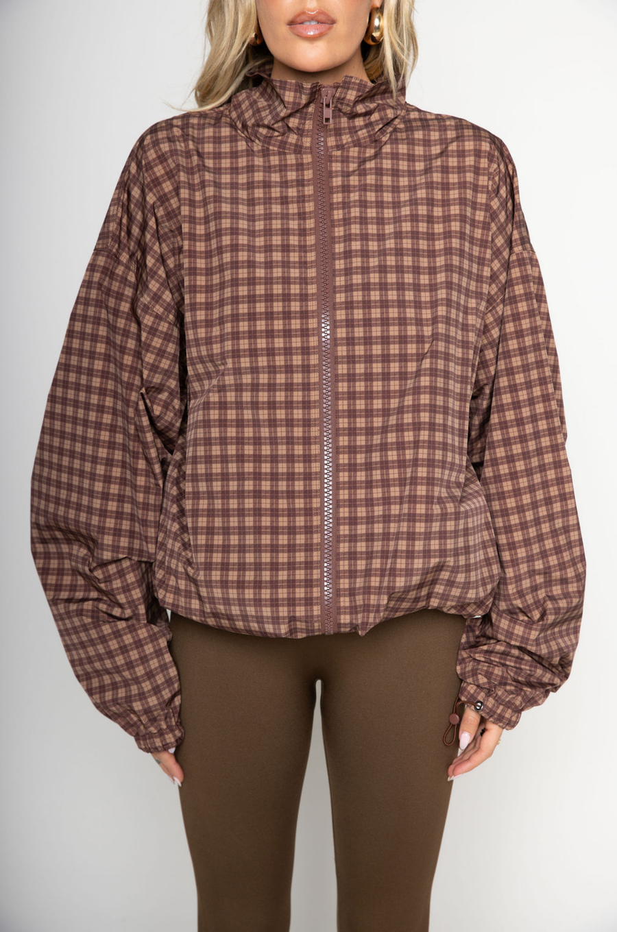 brown Gingham printed windbreaker jacket
Front zipper closure
Adjustable cinch-able hem and arm hem
Side pockets
Partial inner mesh lining
fall windbreaker
cute windbreaker
fall workout outfit