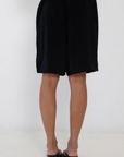 black Satin shorts
Satin jorts
Elastic adjustable waistband
Side pockets
Lined