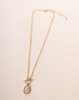 gold Organic pearl pendent chain necklace
Lobster clasp closure
Toggle closure
Synthetic