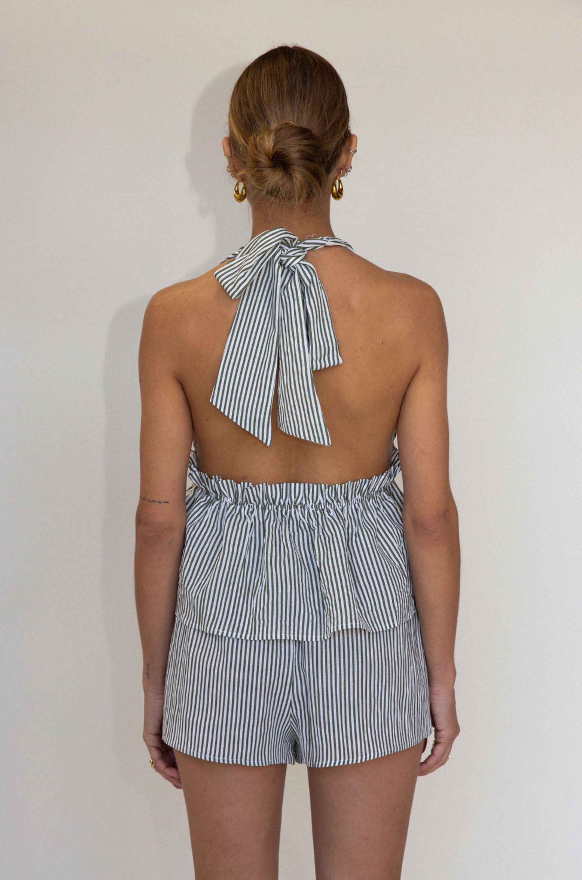 green and white Striped linen shorts
Adjustable waist tie
Side pockets
Unlined
summer outfit
resort vacation outfit