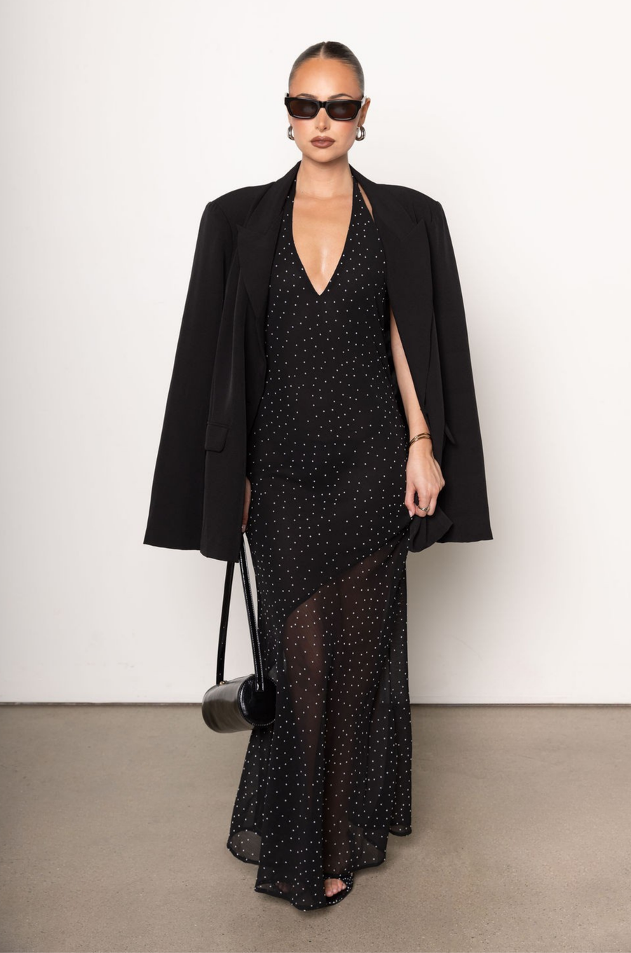 Polka dot halter maxi dress
V-neckline
Adjustable neck tie
Low back
Asymmetrical sheer hemline
Partially unlined/Sheer
black and white polka dot maxi dress
wedding guest dress