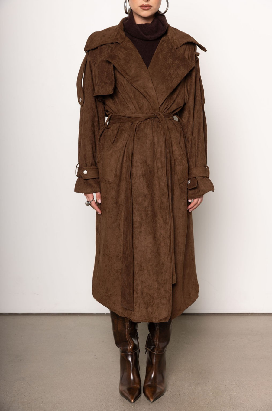 brown Faux suede long long trench coat
Collared
Adjustable waist tie
Back slit
Lined
brown suede trench coat
fall jacket
fall coat
fall outfit