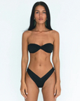black Knit bandeau bikini top
Front twist detail
Fully lined
Crafted from a Brazilian supplex nylon blend
Glossy, ultra- soft texture
black bandeau bikini top
