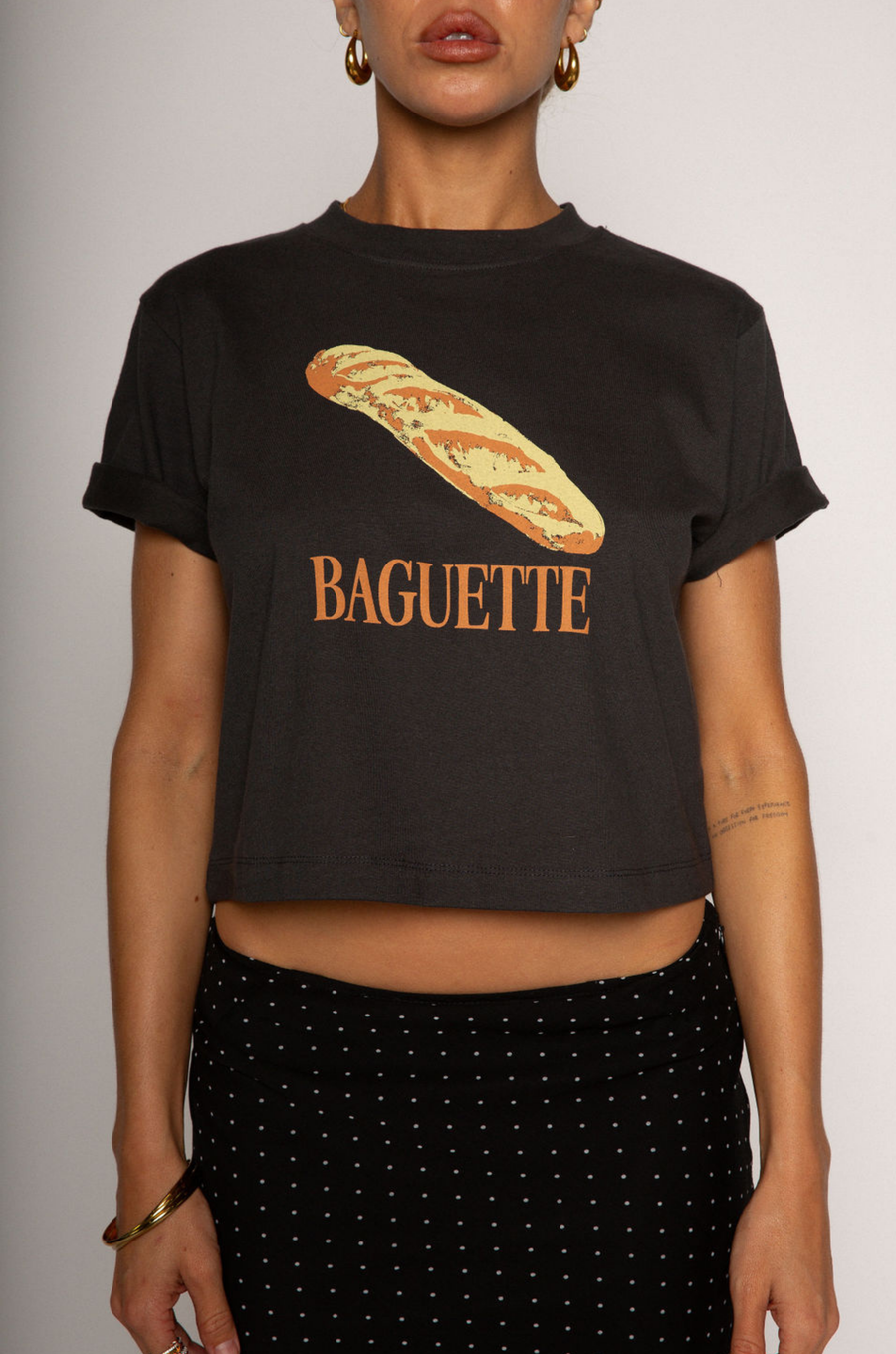 black Graphic printed cropped t-shirt
Crewneck neckline
Short sleeve
Unlined
baguette tee
summer tee