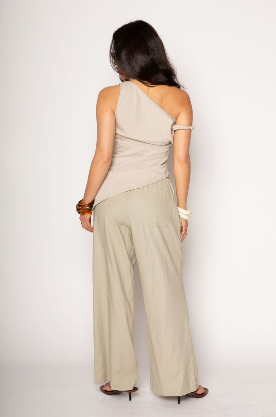 Woven wide leg pants. Elastic waist with drawstring closure. Side pockets. Back pocket. Unlined. resort wear. lounge wear. resort vacation pants. flowy pants. linen pants
