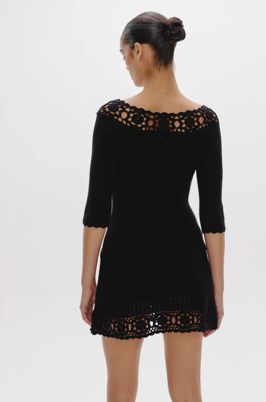 Knit crochet mini dress
Designed in Cloud Knit fabric
Drop waist dress
Soft crochet fabric on the neckline and skirt
Tie detail on the skirt
Crochet design on neckline and skirt
FRANKIES BLACK KNIT CROCHET MINI DRESS
3/4 SLEEVE