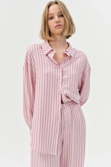 pink Striped button down shirt
Oversized
Center front placket
Classic shirt collar
Shirttail hem
pink oversized button down shirt
For love and lemons