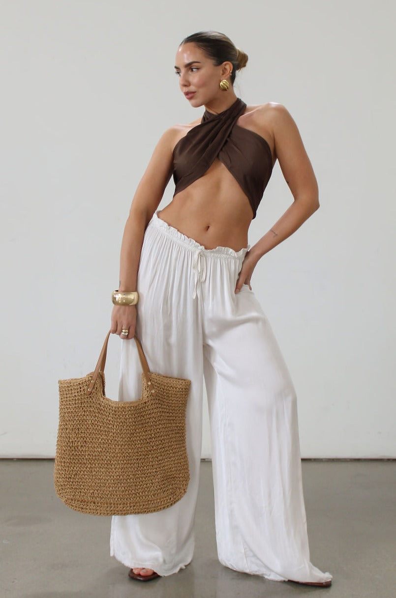 Woven straw bag. Vegan leather top handles. Top zipper closure. Fully lined. Inner pockets. Beach bag.