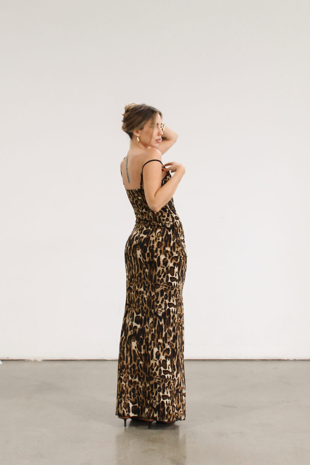 Animal printed knit maxi dress. Adjustable straps. Side slits. Unlined.