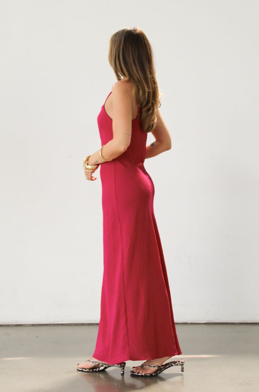 Knit maxi dress. Adjustable straps. Partially lined. Guest wedding dress. Pink dress. Magenta dress. Thin straps.