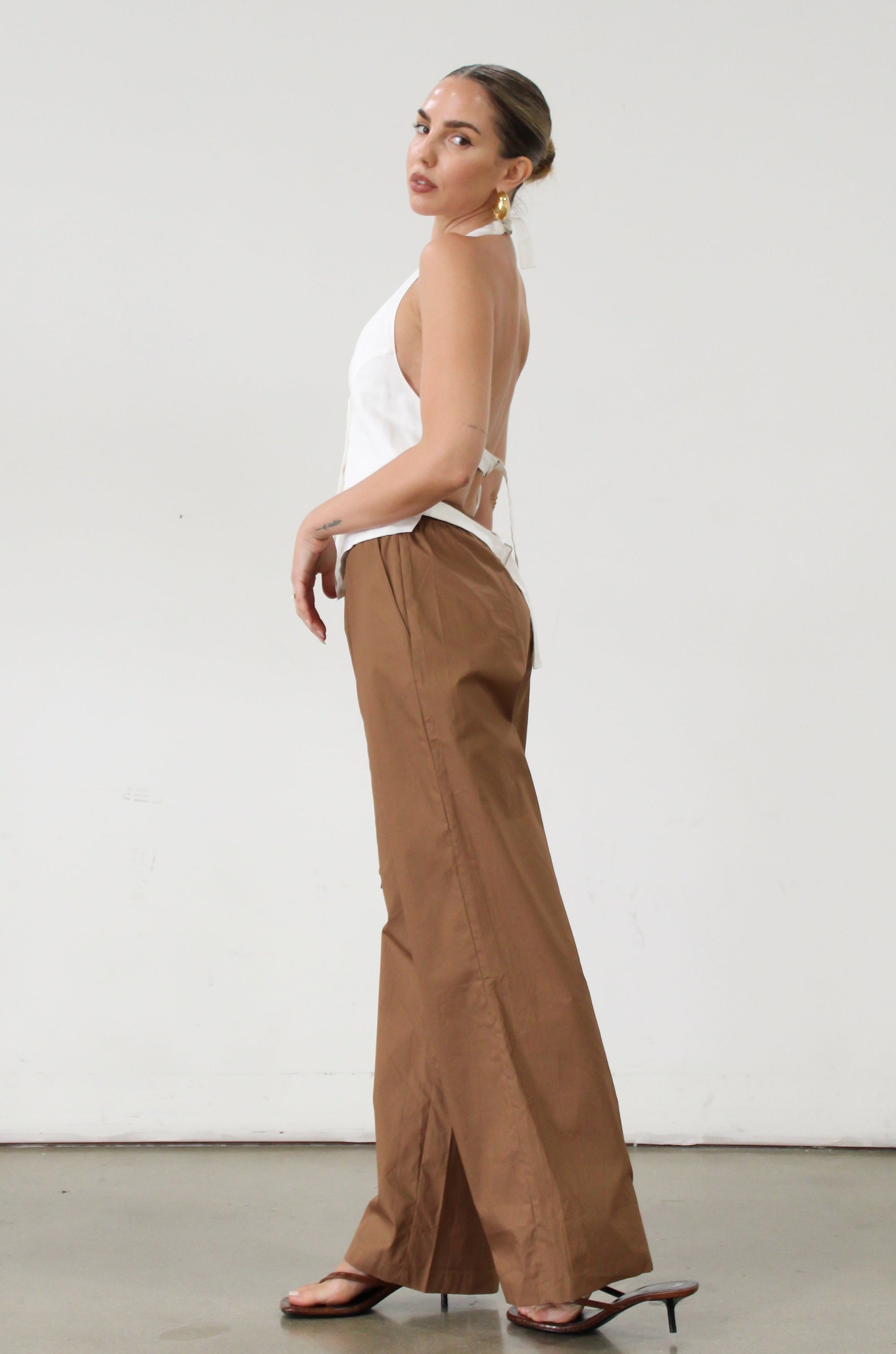 Woven pants. Elastic waistband. Side pockets. Unlined. Brown throw on pants. Cute casual pants. 
