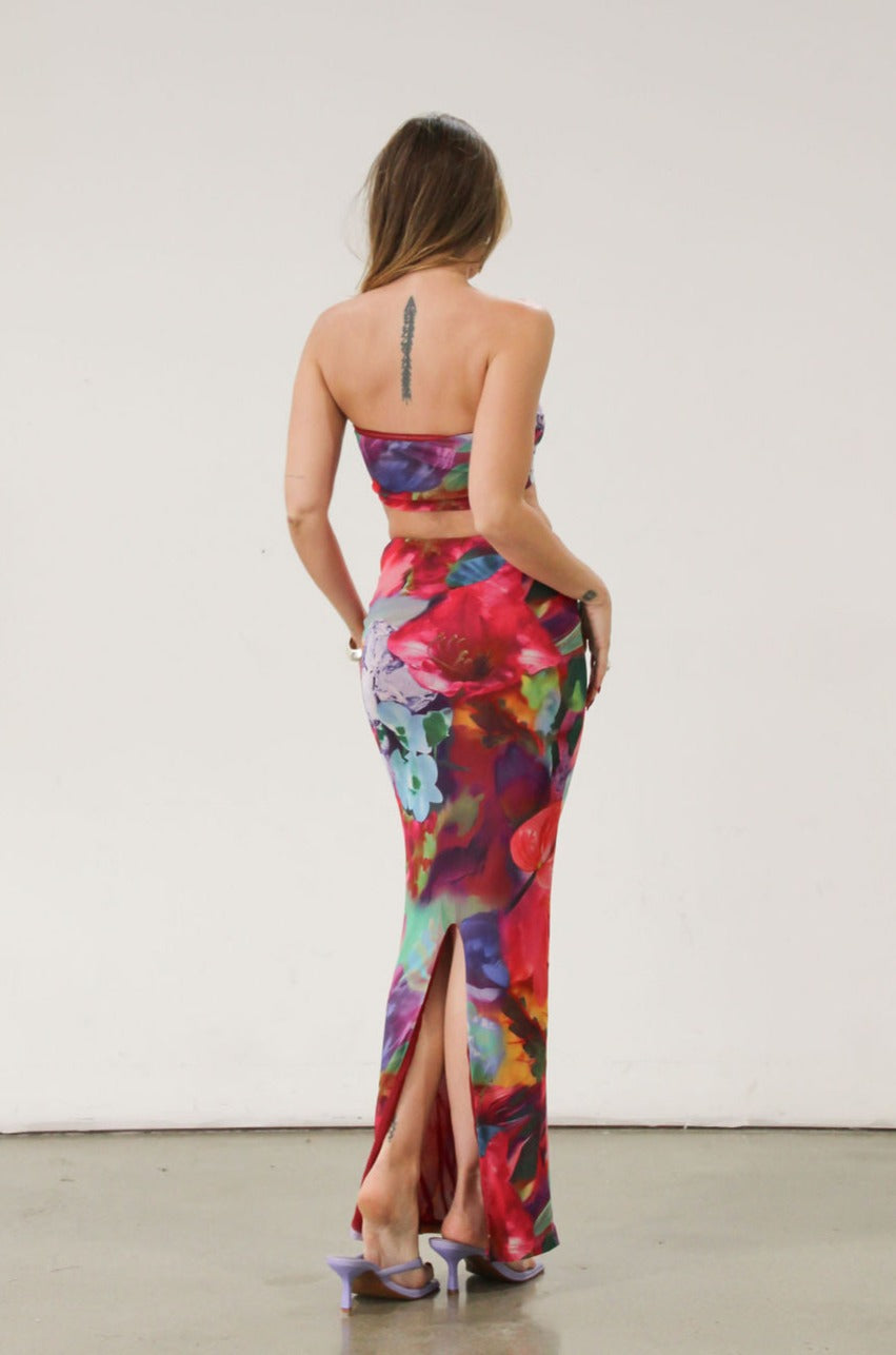 Printed knit mesh bandeau. Elastic neckline. In we rubber grip lining. Fully lined.Printed knit mesh maxi skirt. Elastic waist. Tie Dye dress set. Tube top dress. Strapless dress set.