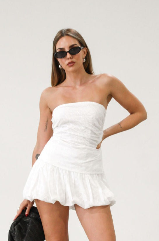 Eyelet woven skort. Side hook and eye and zipper closure. Bubble hem. Shorts lining. White eyelet skirt. White skort. Bubble skirt. Summer skirt.