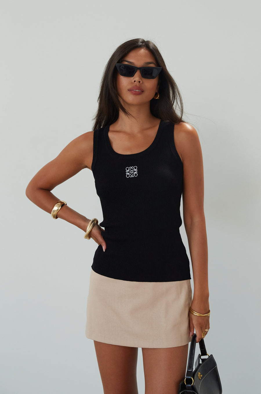 Woven mini skort. Side hook and eye and zipper closures. Back pockets. Shorts lining. mini skort. beige skort. tan skort. summer skort. 