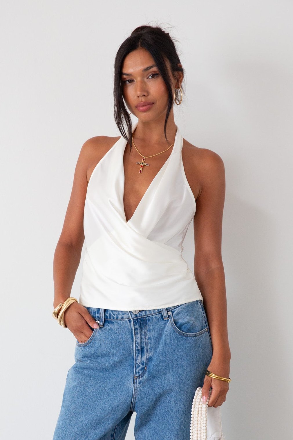 Satin halter top. Surplice neckline. Side zipper closure. Unlined. white satin top. white satin halter top. deep v tank top. summer top. bridal top. 