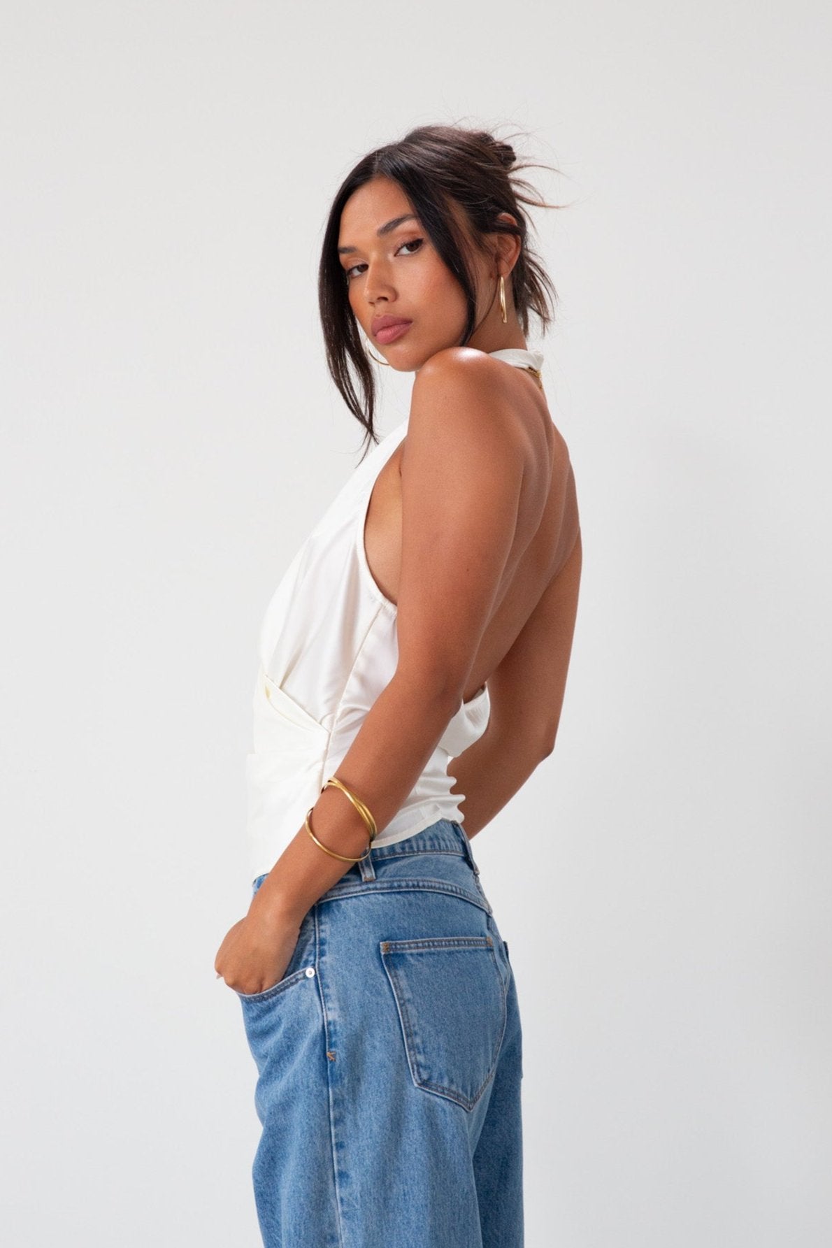 Satin halter top. Surplice neckline. Side zipper closure. Unlined. white satin top. white satin halter top. deep v tank top. summer top. bridal top. 