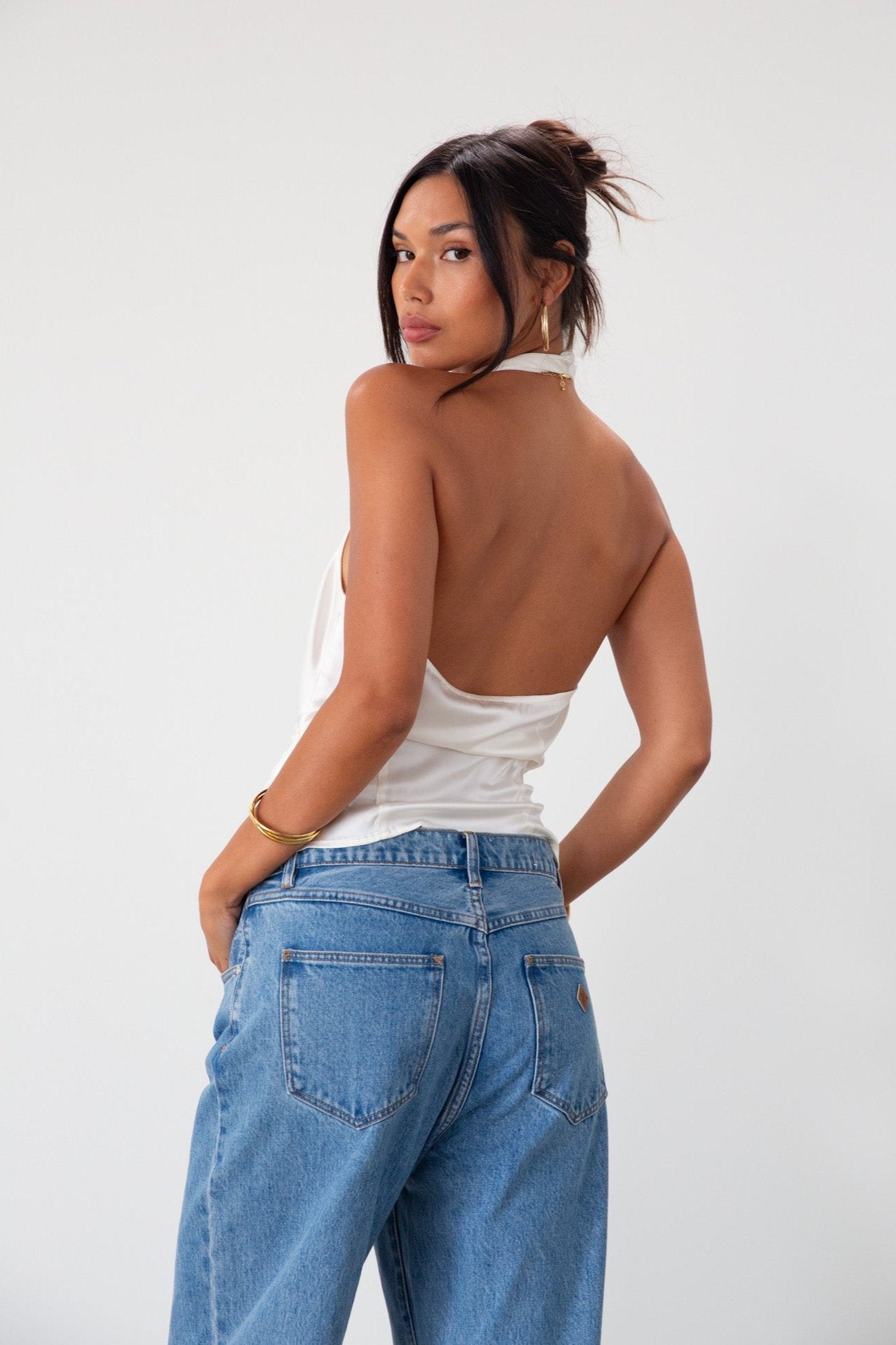 Satin halter top. Surplice neckline. Side zipper closure. Unlined. white satin top. white satin halter top. deep v tank top. summer top. bridal top. 