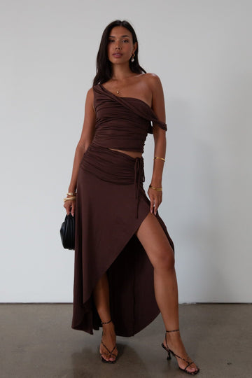 Knit maxi skirt. Elastic waist. Front drawstring detail. Front slit. Unlined. Brown maxi skirt with slit. summer skirt. summer maxi skirt
