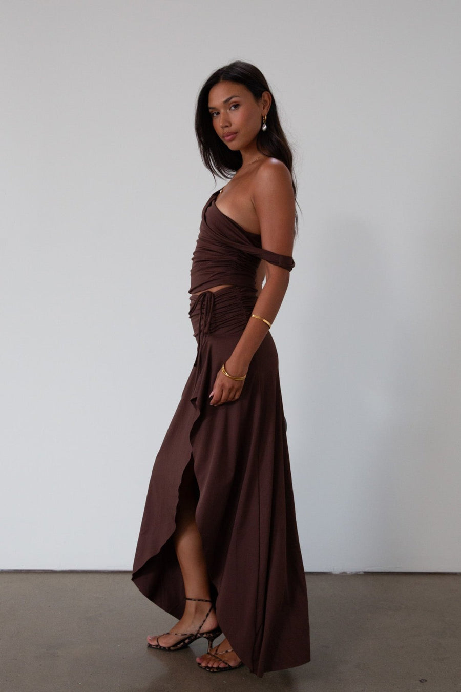 Knit maxi skirt. Elastic waist. Front drawstring detail. Front slit. Unlined. Brown maxi skirt with slit. summer skirt. summer maxi skirt