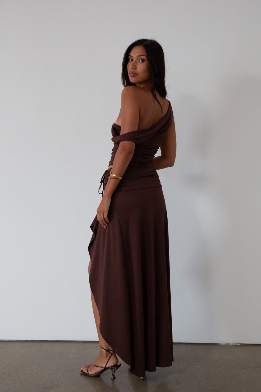 Knit maxi skirt. Elastic waist. Front drawstring detail. Front slit. Unlined. Brown maxi skirt with slit. summer skirt. summer maxi skirt