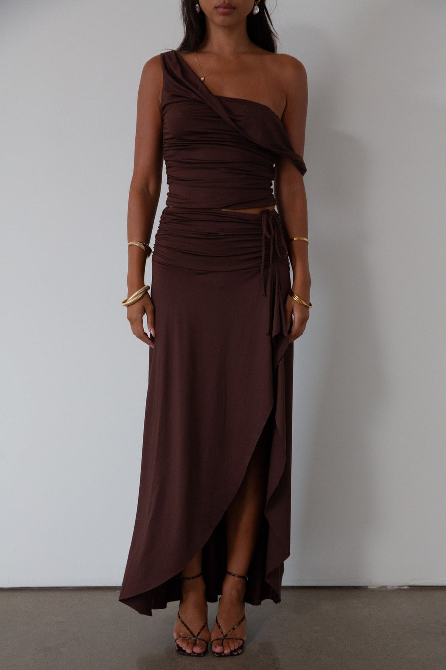 Knit maxi skirt. Elastic waist. Front drawstring detail. Front slit. Unlined. Brown maxi skirt with slit. summer skirt. summer maxi skirt
