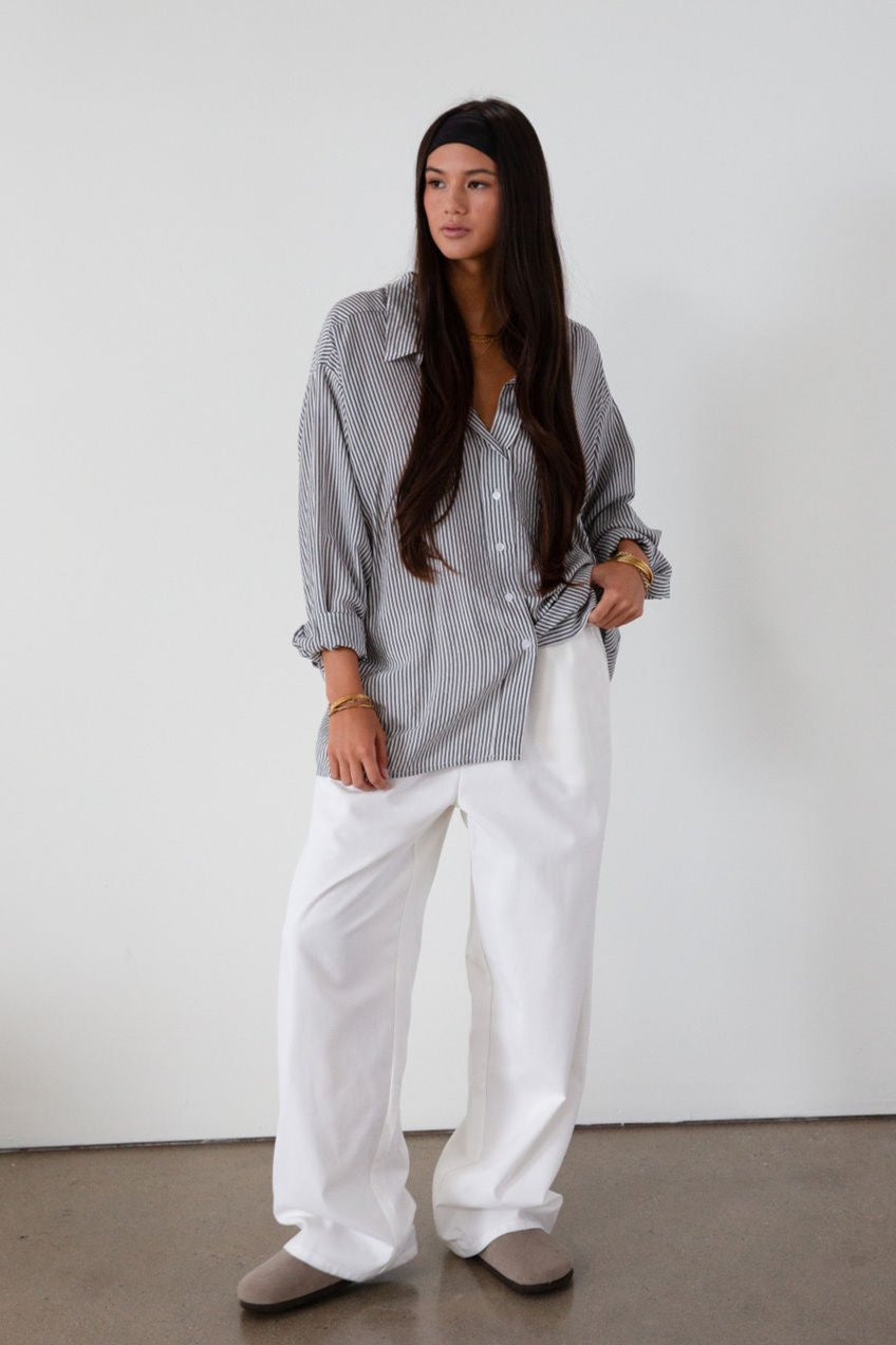 Striped woven shirt. Collar neckline. Long sleeves with button closure. Front button down closures. Front pocket. Unlined.&nbsp;