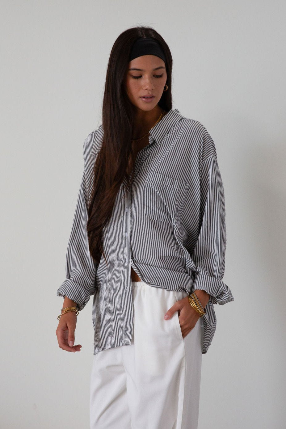 Striped woven shirt. Collar neckline. Long sleeves with button closure. Front button down closures. Front pocket. Unlined.&nbsp;