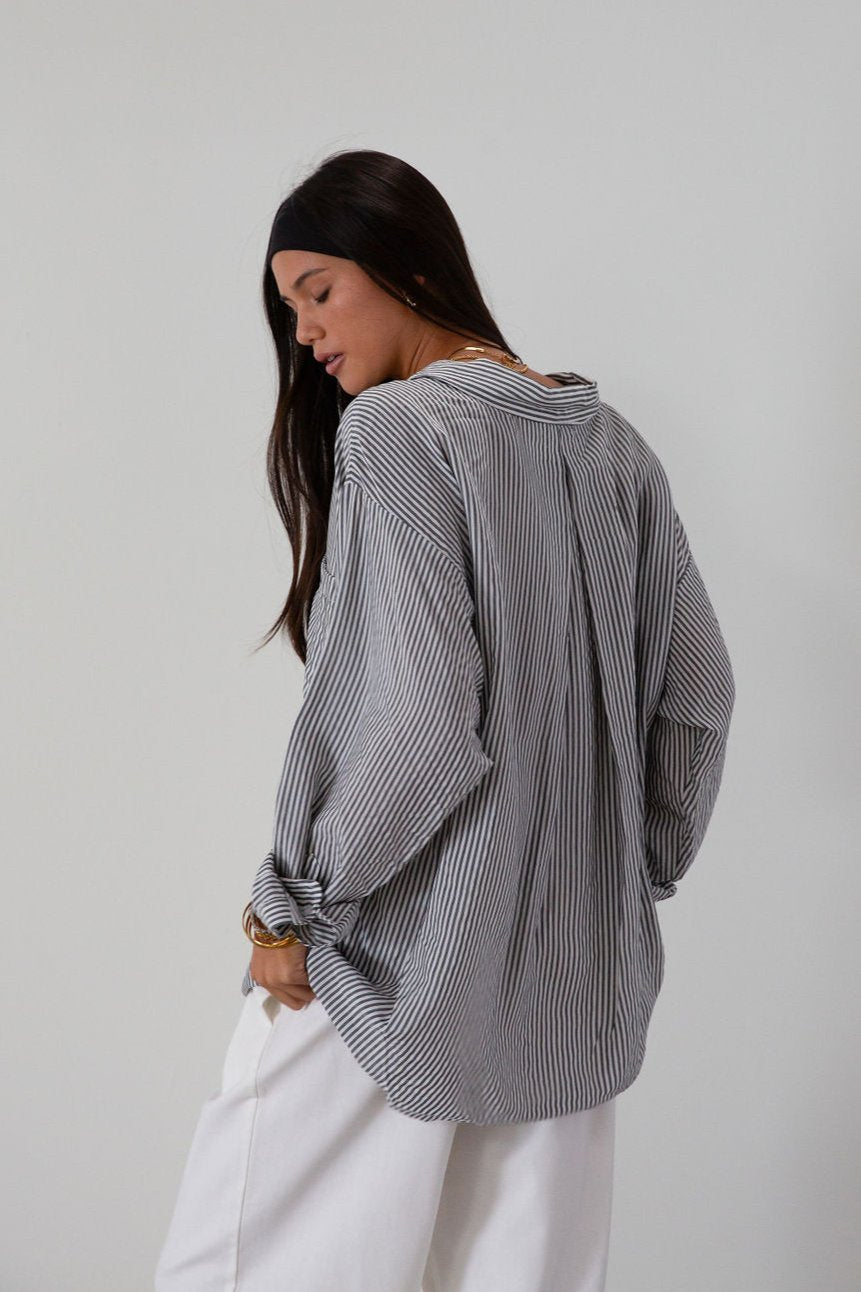 Striped woven shirt. Collar neckline. Long sleeves with button closure. Front button down closures. Front pocket. Unlined.&nbsp;