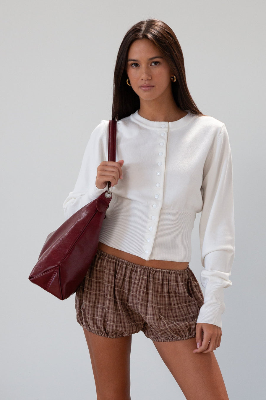 Vegan leather bag. Detachable top strap. Detachable shoulder strap. Top zipper closure. Fully lined. Inner pockets.