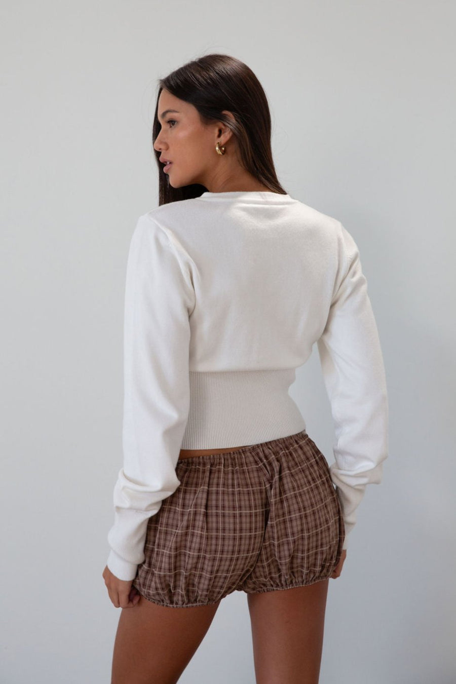 Knit cardigan. Long sleeves. Front button down closure. Banded hems. Unlined. white cardigan. fall transition outfit.