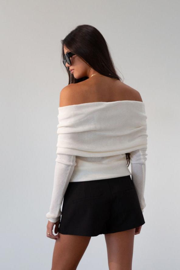 Black Woven shorts. Hook and eye and zipper fly. Faux back pockets. Fully lined. fall transition outfit