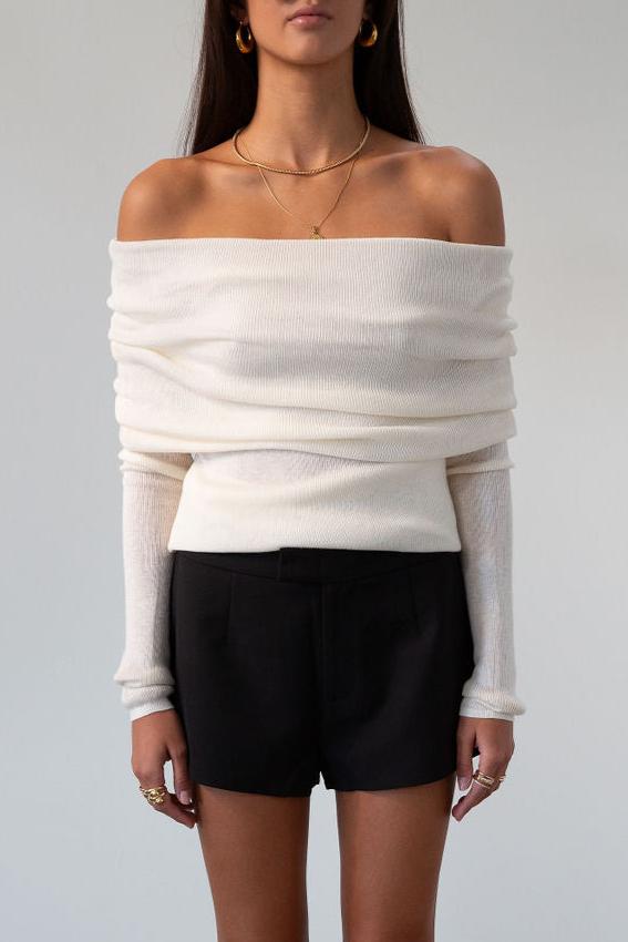 Black Woven shorts. Hook and eye and zipper fly. Faux back pockets. Fully lined. fall transition outfit