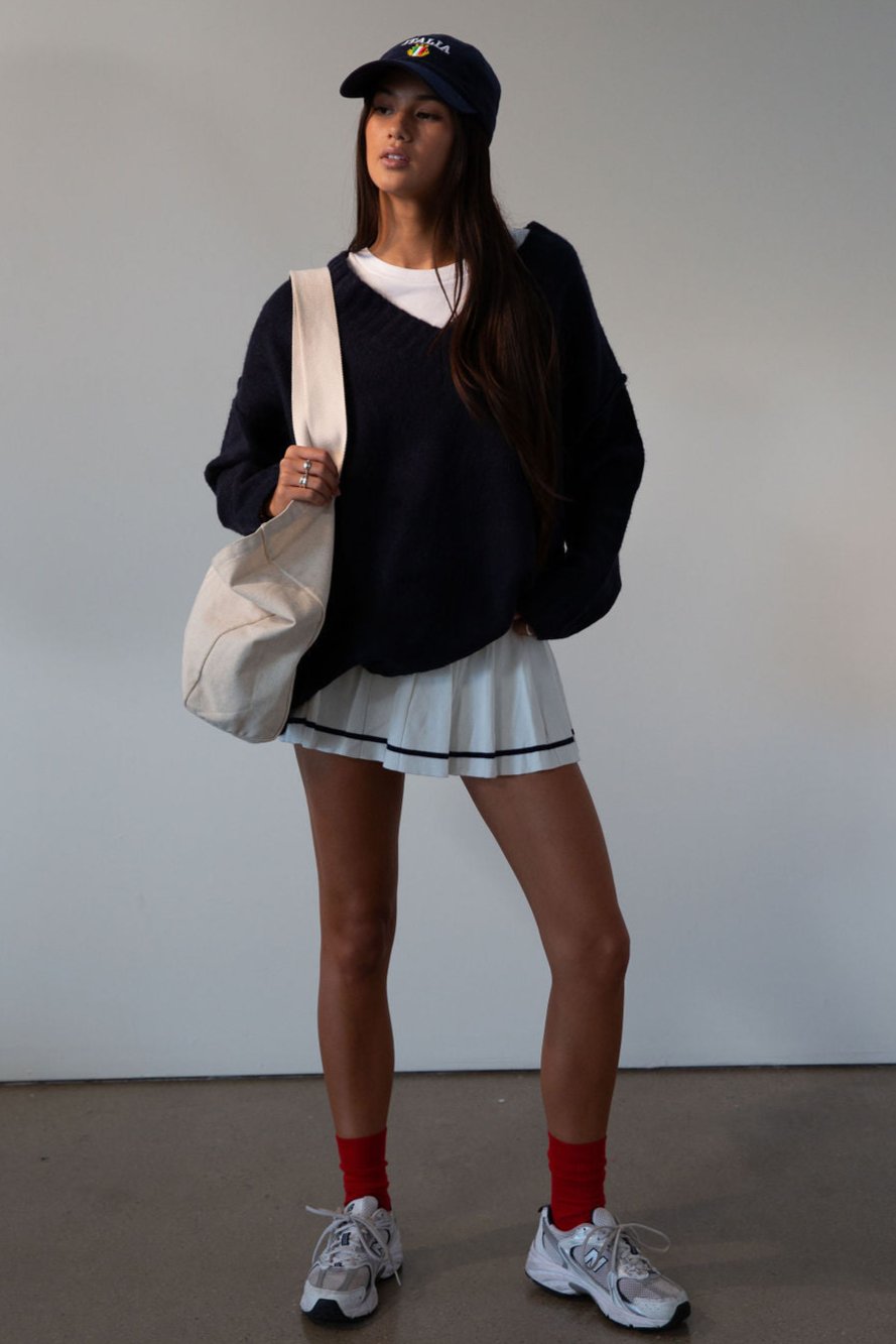 Pleated knit skirt. Elastic waistband. Shorts lining. white skirt. tennis skirt. fashion tennis skirt. preppy skirt. preppy outfit. fall outfit