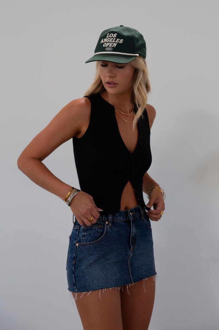 Ribbed knit sleeveless top. V-neckline. Front hook and eye closures. black top. going out top. 
