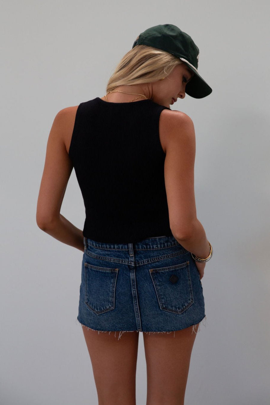 Ribbed knit sleeveless top. V-neckline. Front hook and eye closures. black top. going out top. 