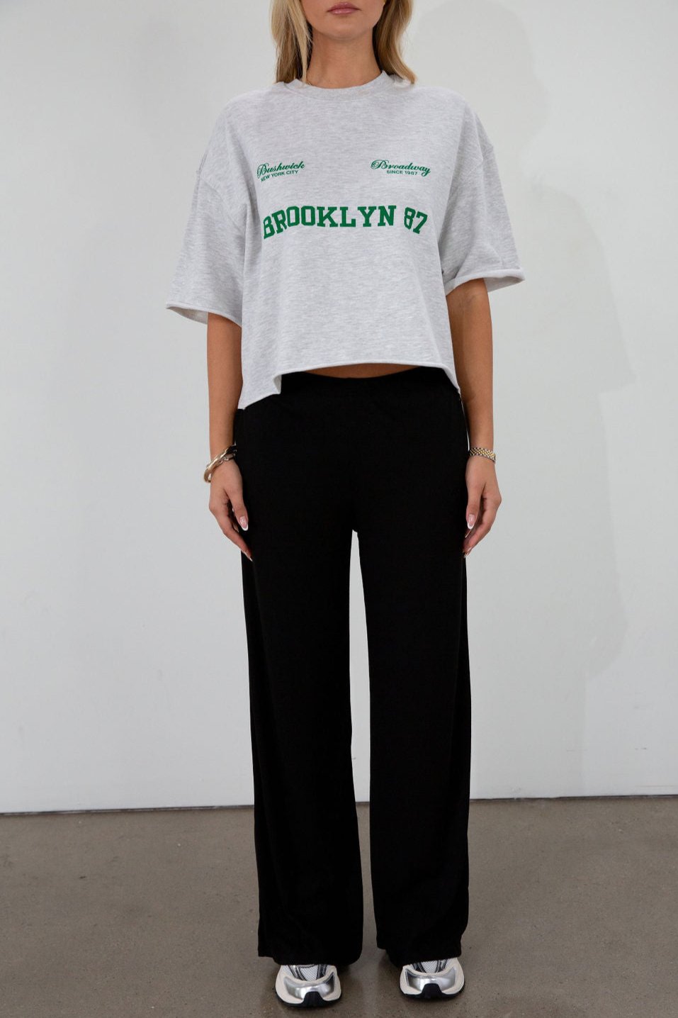 Ribbed knit pants. Elastic waistband. Side pockets. Unlined. black lounge pant