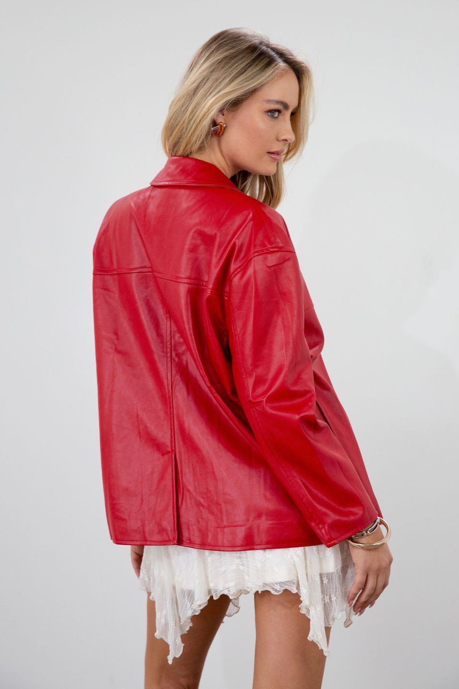 Vegan leather blazer. Single breast. Collar neckline. Front button down closure. Side pockets. Back slit. Fully lined. red leather blazer