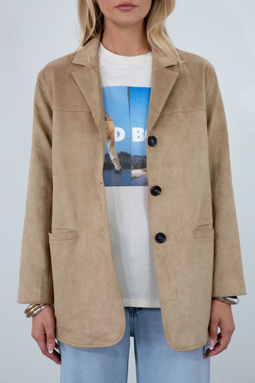 Vegan suede single breasted jacket. Collar neckline. Front button down closure. Front pockets. Back slit. Fully lined. faux suede blazer jacket. fall jacket. fall outfit