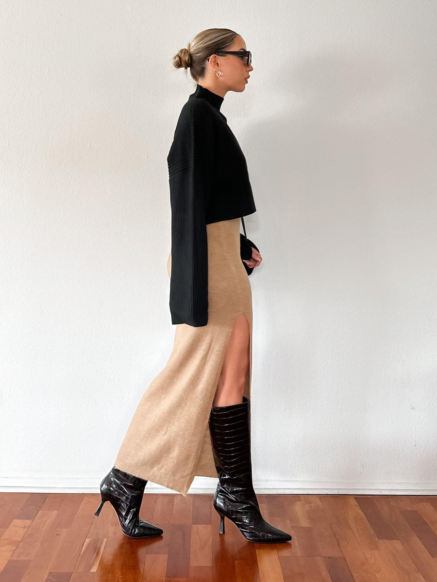 Knitted And Fitted Midi Skirt - SHOPLUNAB