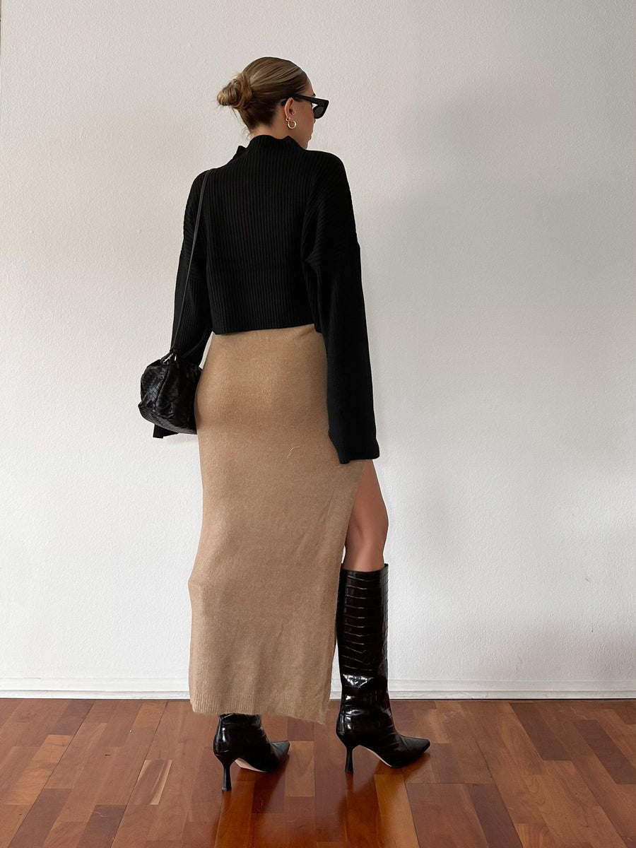 Knitted And Fitted Midi Skirt - SHOPLUNAB
